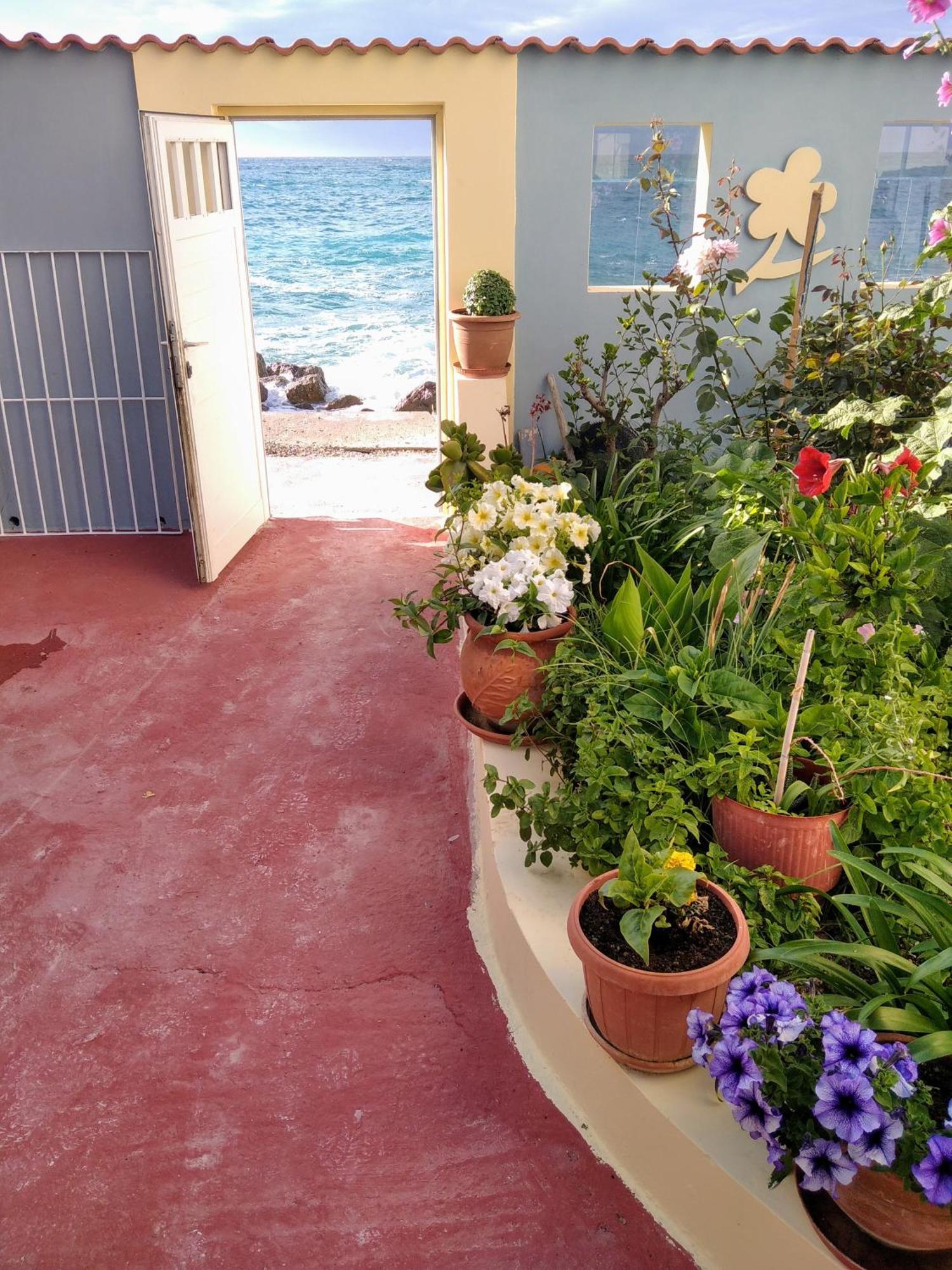 Appartamento House Next To The Sea Side Derveni Esterno foto