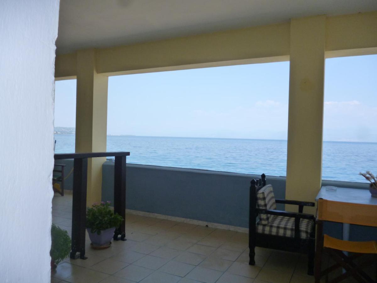 Appartamento House Next To The Sea Side Derveni Esterno foto